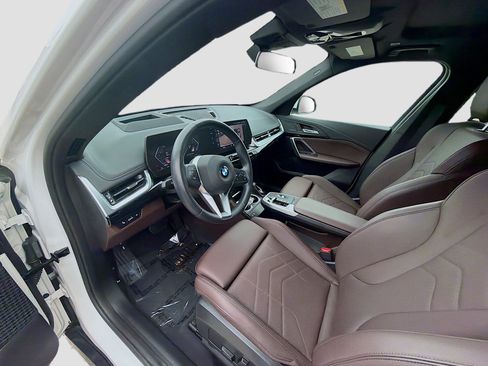 Used 2025 BMW X1 xDrive28i w/ Technology Package AWD/4WD image 9