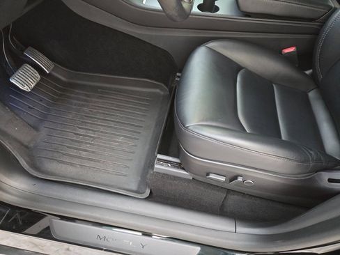 Used 2021 Tesla Model Y Long Range image 14