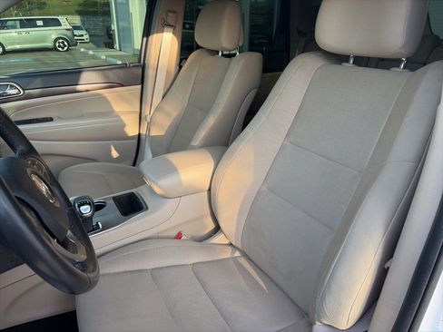 Used 2015 Jeep Grand Cherokee Laredo w/ Quick Order Package 23E image 24