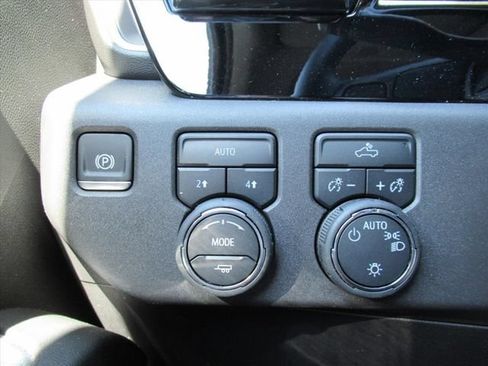 Used 2024 Chevrolet Silverado 1500 LT AWD/4WD image 20