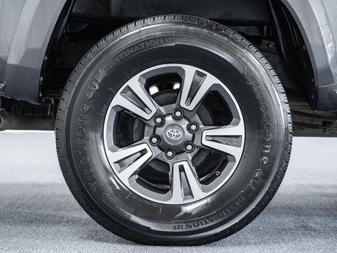 Used 2019 Toyota Tacoma TRD Sport image 18