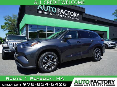 Used 2021 Toyota Highlander XLE AWD/4WD image 1