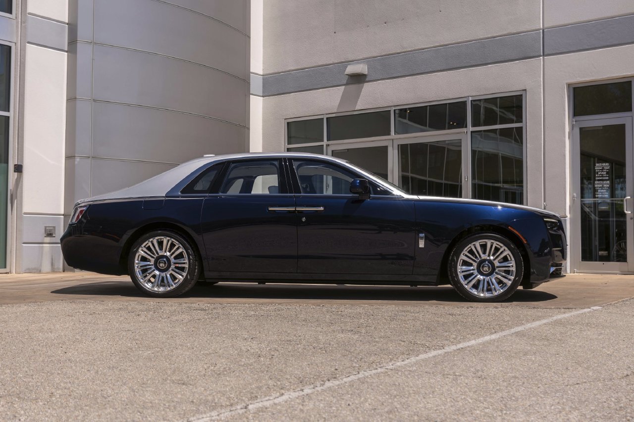 Certified 2025 Rolls-Royce Ghost AWD/4WD image 6