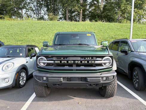 Used 2024 Ford Bronco Outer Banks w/ Sasquatch Package AWD/4WD image 2