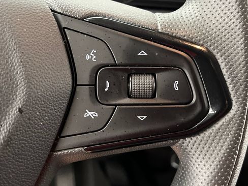 Used 2025 Chevrolet Trax LT FWD image 46