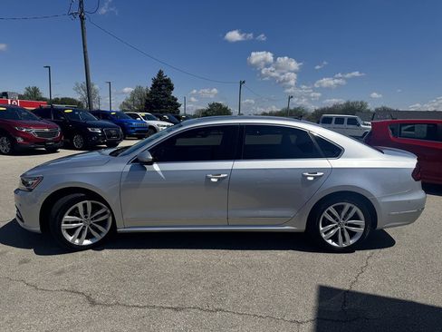 Used 2018 Volkswagen Passat 2.0T SEL Premium image 4