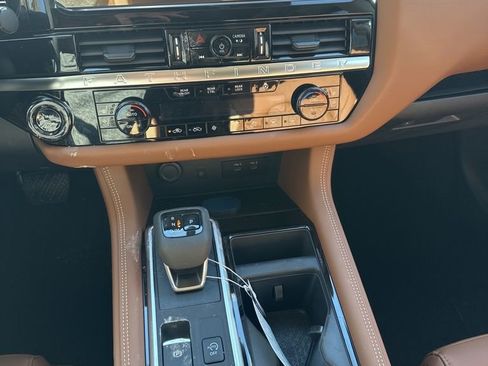 New 2026 Nissan Pathfinder Platinum image 33