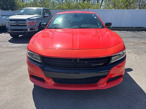 Used 2017 Dodge Charger SXT w/ Plus Group image 2