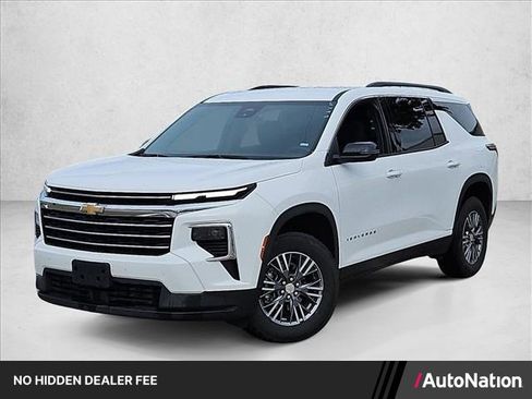 Used 2026 Chevrolet Traverse LT FWD image 1