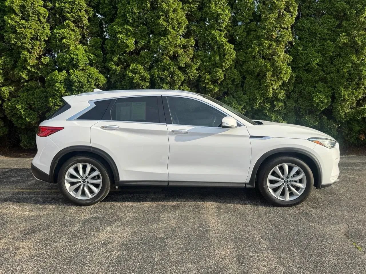 Used 2019 INFINITI QX50 Luxe w/ Navigation Package AWD/4WD image 2