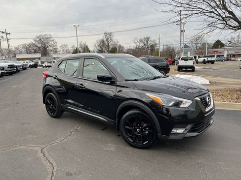 Used 2020 Nissan Kicks SR image 1