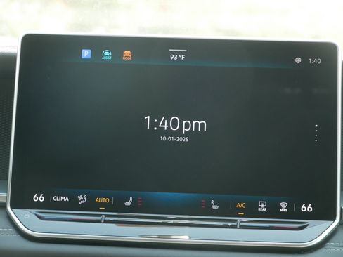 New 2025 Volkswagen Tiguan SE image 11