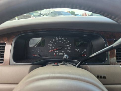 Used 1998 Lincoln Town Car Executive RWD image 20