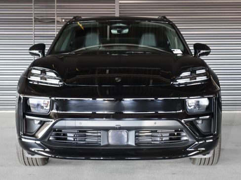 Used 2025 Porsche Macan Turbo Electric image 9