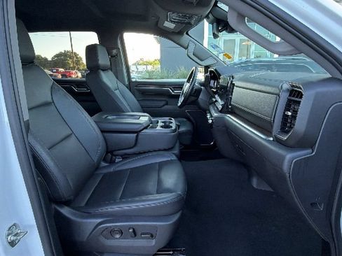 Used 2025 GMC Sierra 1500 SLT AWD/4WD image 31