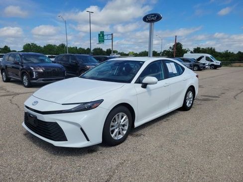 Used 2025 Toyota Camry LE FWD image 17