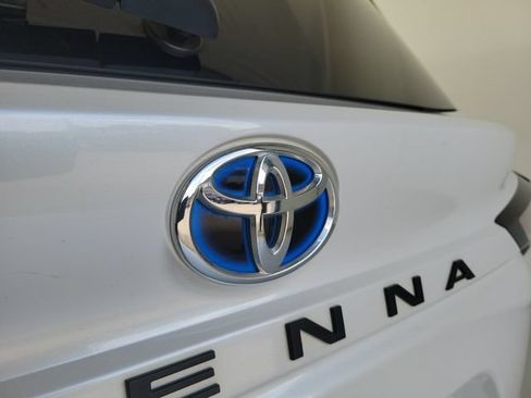 Used 2025 Toyota Sienna XLE FWD image 10