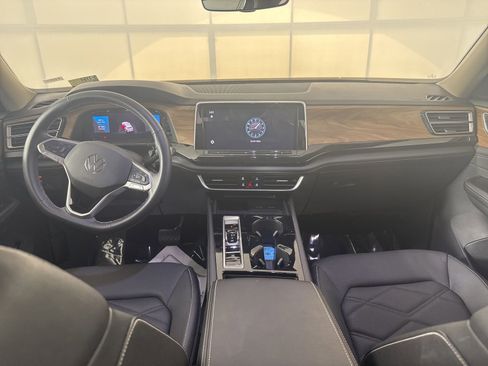 Used 2025 Volkswagen Atlas SE FWD image 9