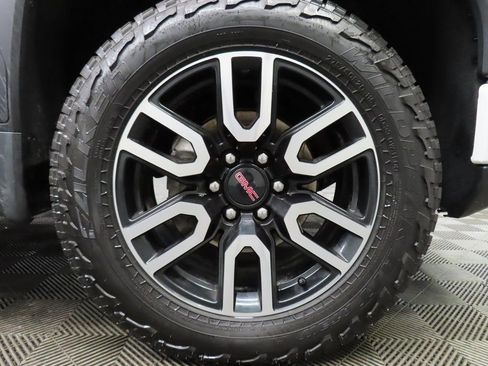 Used 2024 GMC Sierra 1500 AT4 w/ Technology Package image 8
