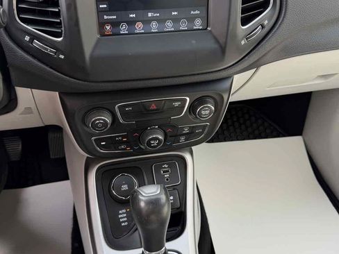 Used 2018 Jeep Compass Latitude w/ Popular Equipment Group AWD/4WD image 22