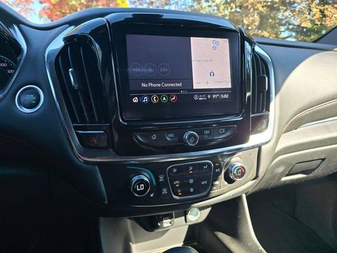 Used 2023 Chevrolet Traverse RS AWD/4WD image 19