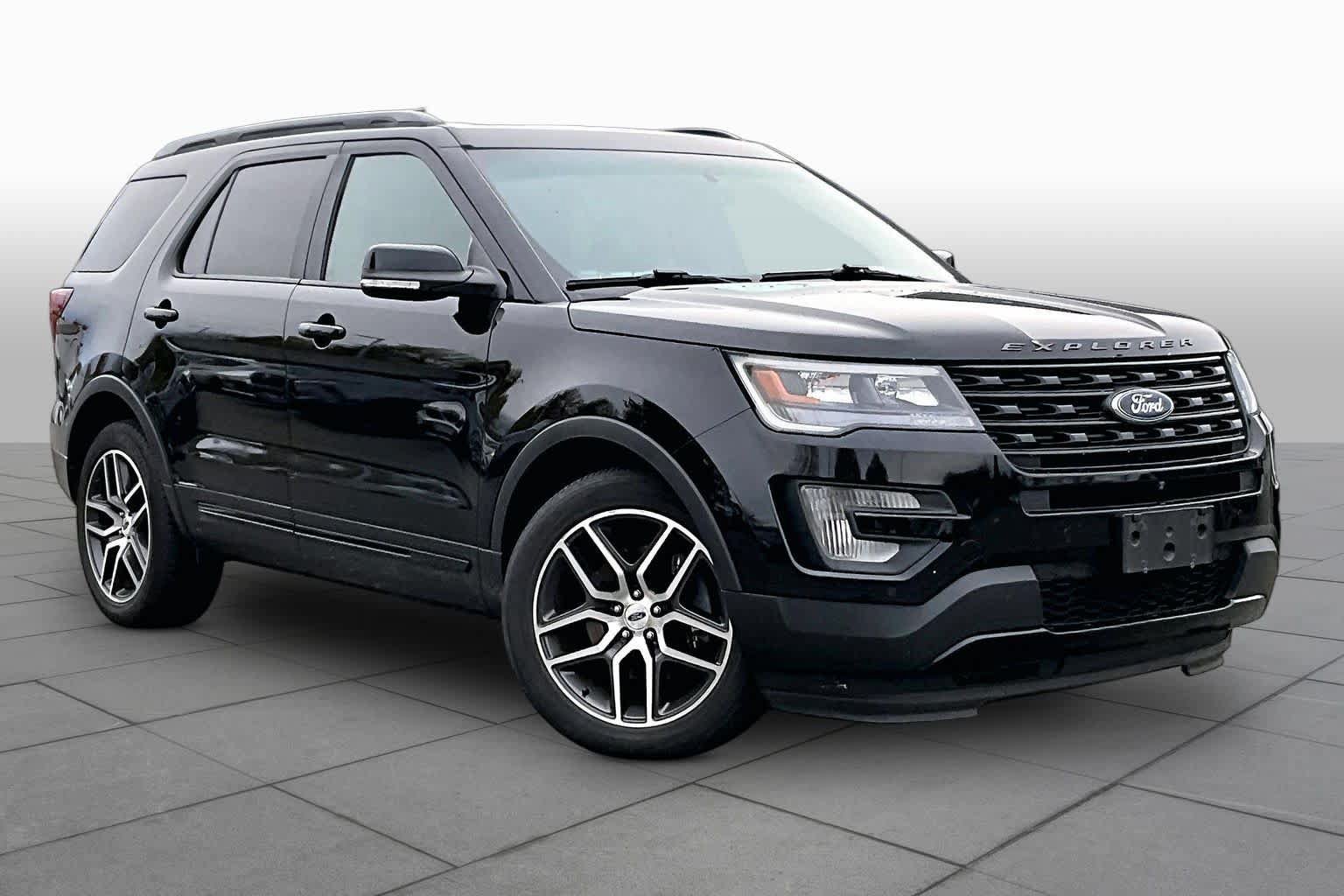 Used 2016 Ford Explorer Sport w/ Equipment Group 401A AWD/4WD image 3