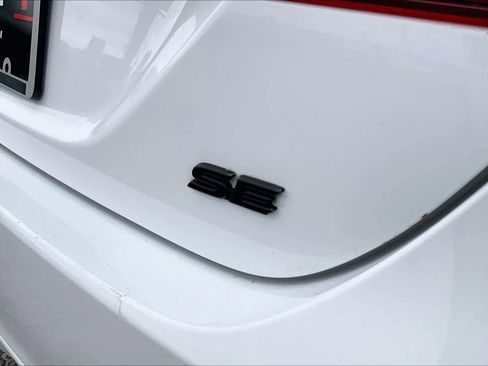 Used 2019 Toyota Camry SE w/ Convenience Package image 10