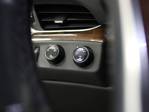 Used 2017 Cadillac Escalade ESV Luxury image 37