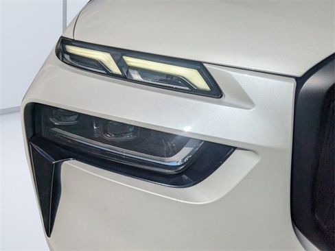 Used 2023 BMW X7 xDrive40i w/ Executive Package image 9