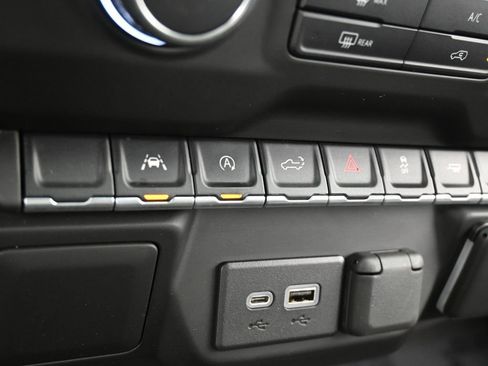 Used 2022 Chevrolet Silverado 1500 Custom image 22