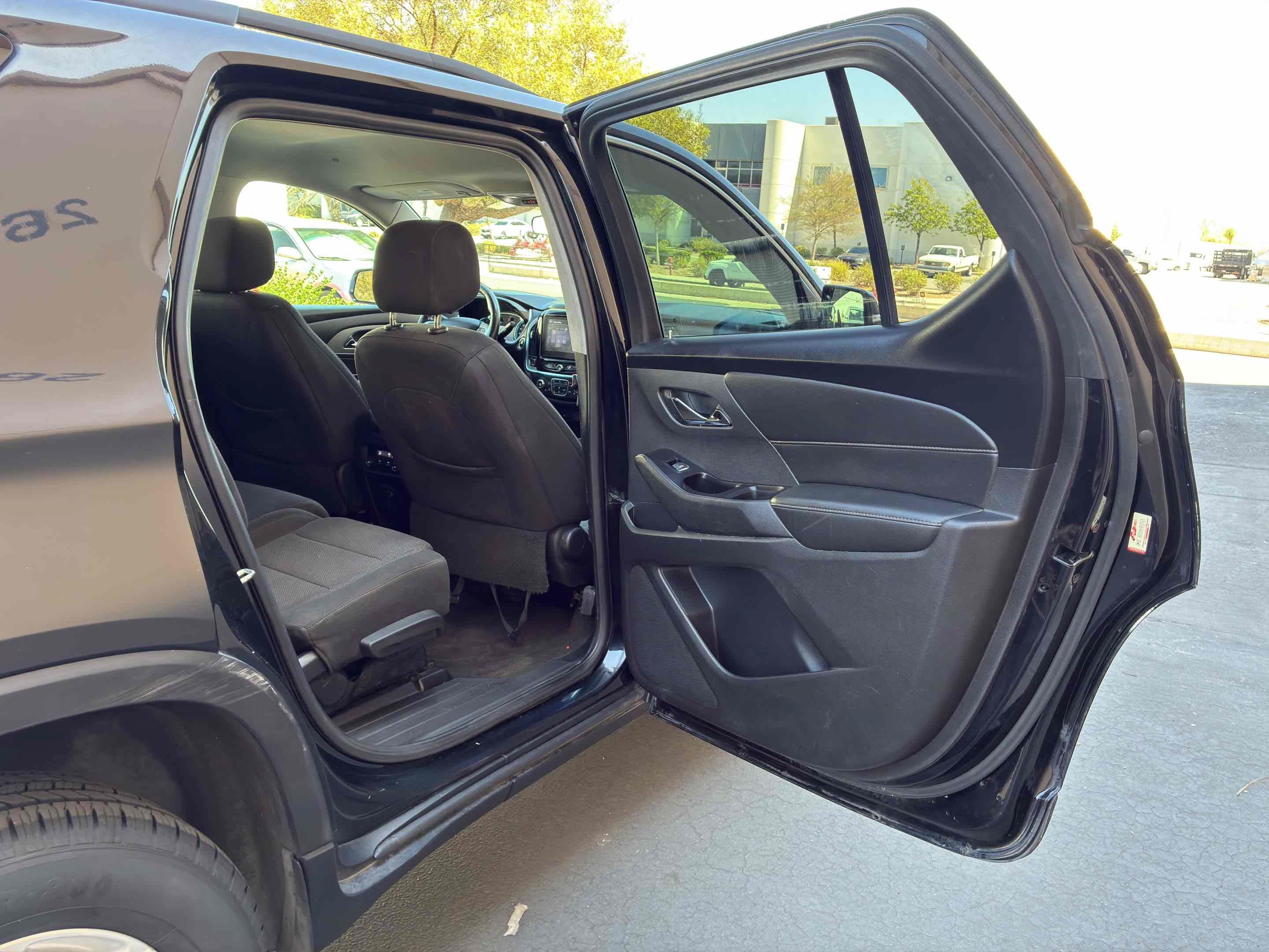 Used 2020 Chevrolet Traverse LT FWD image 41