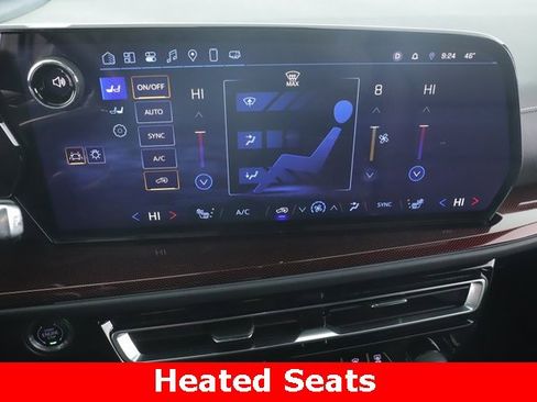 Used 2025 Chevrolet Traverse Z71 image 4