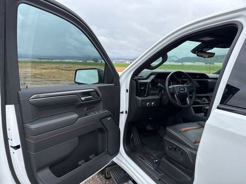 Used 2023 GMC Sierra 1500 AT4 w/ Technology Package AWD/4WD image 14