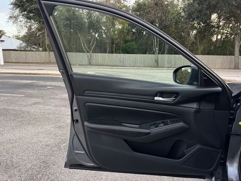 Used 2024 Nissan Altima 2.5 SV image 33