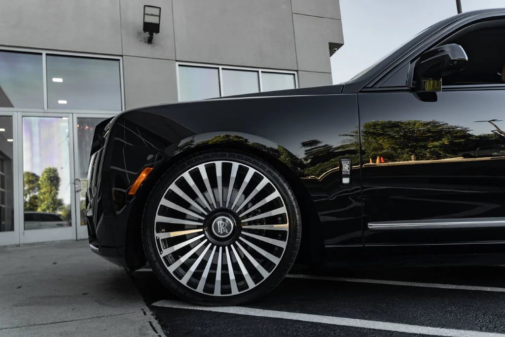Used 2026 Rolls-Royce Cullinan w/ Cullinan Package AWD/4WD image 28