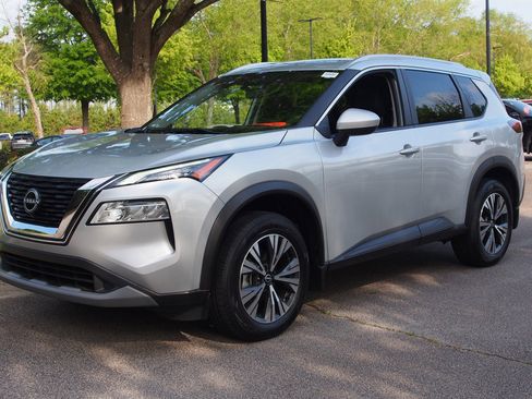 Used 2023 Nissan Rogue SV w/ SV Premium B Package image 3