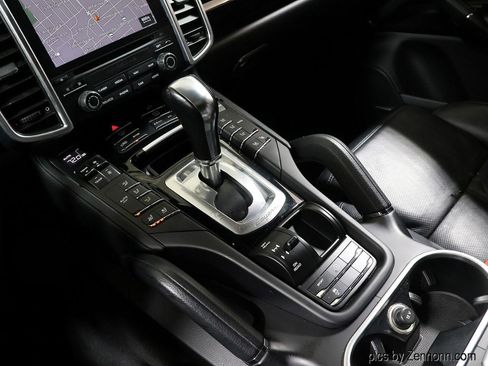 Used 2018 Porsche Cayenne image 23