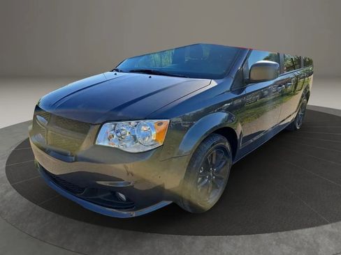 Used 2019 Dodge Grand Caravan SE FWD image 1