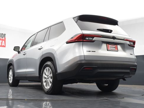 Used 2024 Toyota Grand Highlander XLE image 32