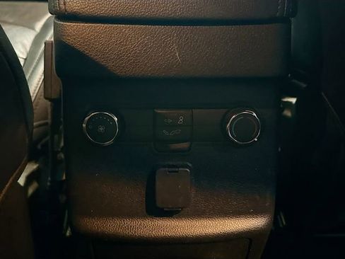 Used 2017 Ford Explorer XLT w/ Equipment Group 202A AWD/4WD image 27