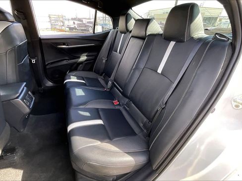 Used 2025 Toyota Camry SE image 19