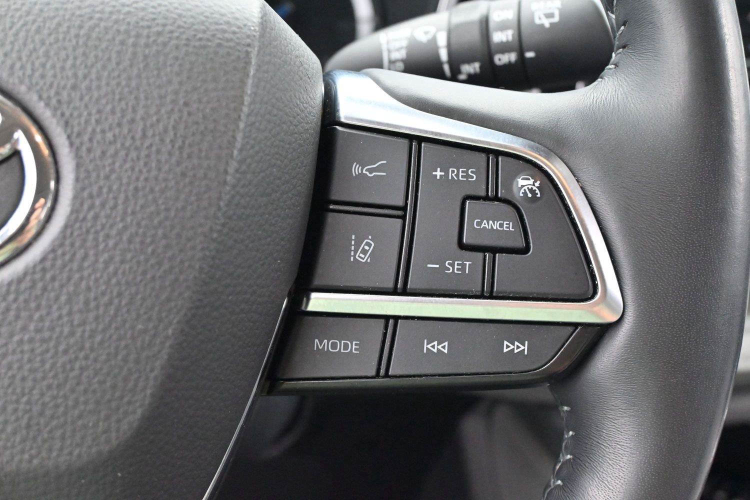 Used 2021 Toyota Highlander Limited FWD image 19