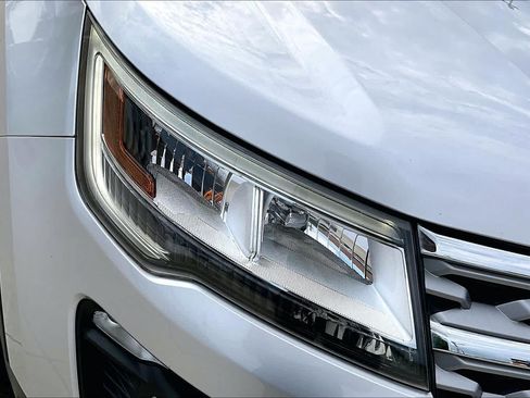 Used 2018 Ford Explorer Limited FWD image 28