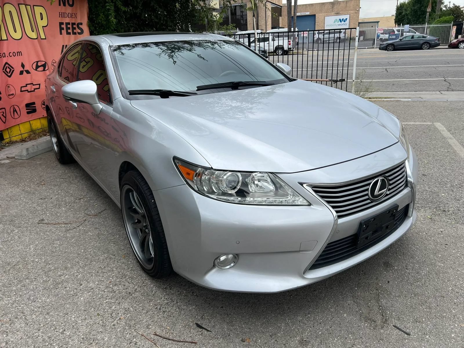 Used 2013 Lexus ES 350 w/ Luxury Pkg FWD image 3