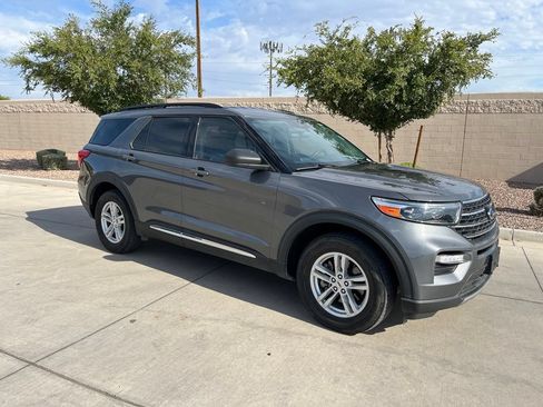 Used 2023 Ford Explorer XLT w/ Equipment Group 202A AWD/4WD image 4