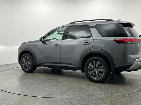 Used 2025 Nissan Pathfinder SV image 6