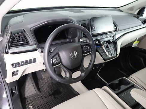 Used 2025 Honda Odyssey Touring image 7