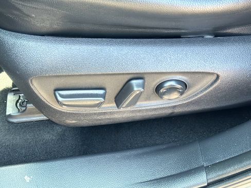 Used 2020 Toyota Highlander XLE AWD/4WD image 53