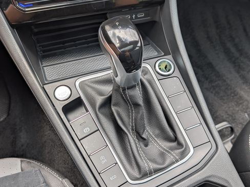 Used 2025 Volkswagen Jetta SE w/ Sunroof Package FWD image 31