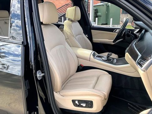 Used 2021 BMW X5 M50i image 10